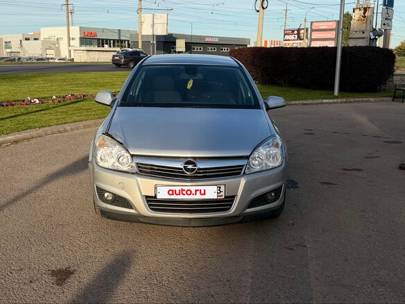 2012 Opel Astra H Рестайлинг, серебристый - вид 1