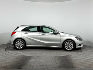 2013 Mercedes-Benz A-Класс 180 III (W176), серебристый, 1100000 рублей, вид 4