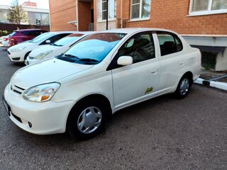 2002 Toyota Platz, белый, 385000 рублей, вид 2