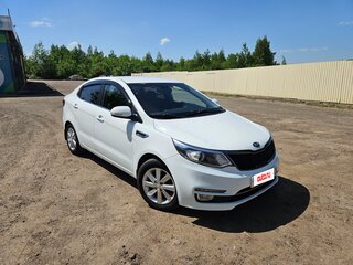 2015 Kia Rio III Рестайлинг, белый, 1020000 рублей, вид 3