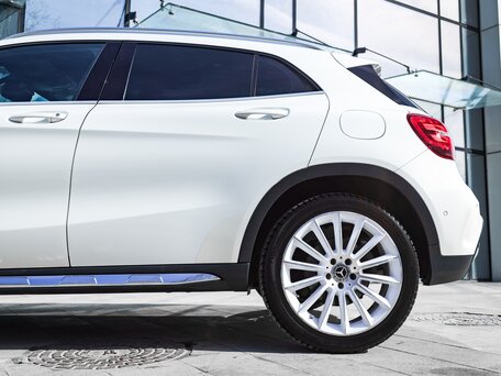 2017 Mercedes-Benz GLA 250 I (X156) Рестайлинг, белый, 2360000 рублей, вид 5