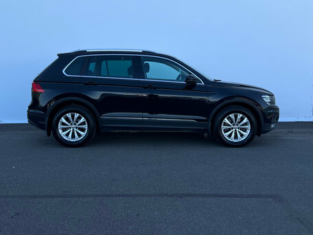 2017 Volkswagen Tiguan II, чёрный, 1930000 рублей, вид 3
