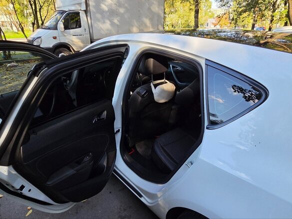 2012 Opel Astra J Рестайлинг, белый, 1100000 рублей - вид 20