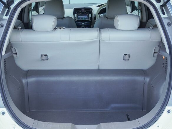 2011 Nissan Leaf (EM61) I (ZE0/AZE0), белый, 570000 рублей - вид 21