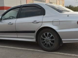 2004 Hyundai Sonata ТагАЗ IV (EF) Рестайлинг, серебристый, 645000 рублей, вид 4
