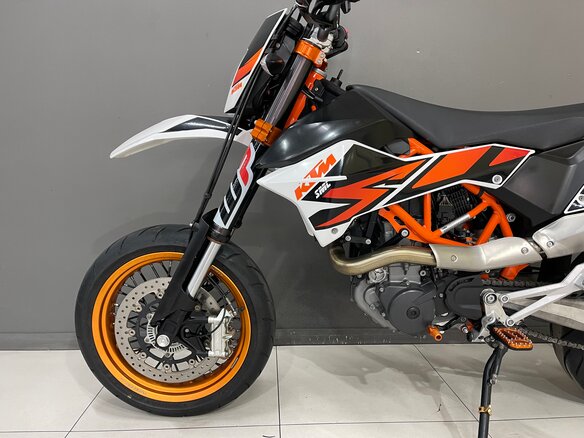 2017 KTM 690 SMC R, белый, 750000 рублей - вид 4