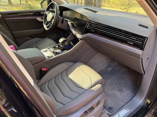 2025 Volkswagen Touareg III Рестайлинг, чёрный, 8450000 рублей, вид 2