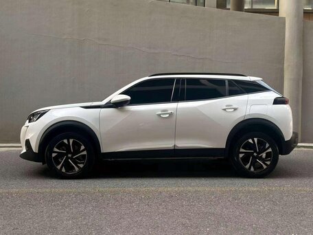 2023 Peugeot 2008 II, белый, 1200000 рублей, вид 3