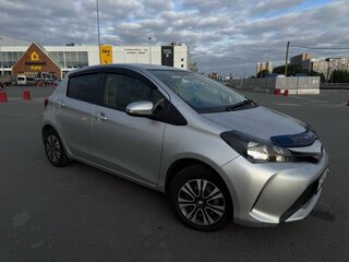 2016 Toyota Vitz III (XP130) Рестайлинг, серый, 700000 рублей, вид 2