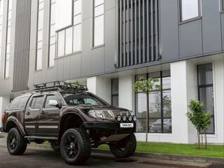 2010 Nissan Navara (Frontier) III (D40), серый, 3497000 рублей, вид 1