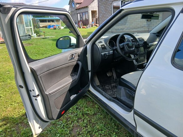 2012 Skoda Yeti I, белый, 850000 рублей - вид 6