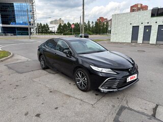 2022 Toyota Camry VIII (XV70) Рестайлинг, чёрный, 3950000 рублей, вид 4