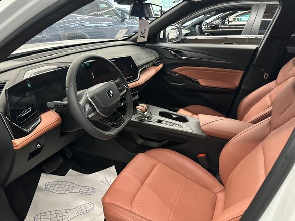 2025 Changan X5 Plus I Рестайлинг, белый - вид 4