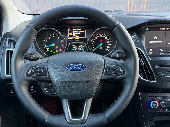 2017 Ford Focus III Рестайлинг, коричневый, 1350000 рублей - вид 10
