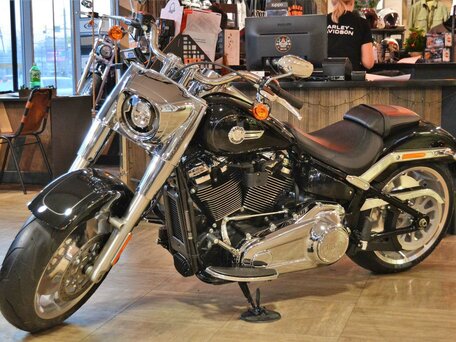 2023 Harley-Davidson Fat Boy, чёрный, 3750000 рублей, вид 1