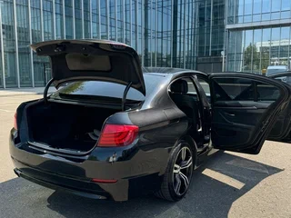 2013 BMW 5 серии 520i VI (F10/F11/F07), чёрный, 1550000 рублей, вид 4