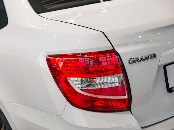 2026 Lada (ВАЗ) Granta I Рестайлинг, белый - вид 10