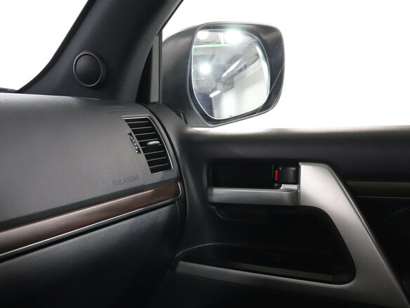 2017 Toyota Land Cruiser 200 Series Рестайлинг 2, белый - вид 22