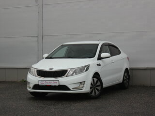 2013 Kia Rio III, белый, 690000 рублей, вид 1