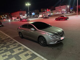 2010 Hyundai Sonata VI (YF), бежевый, 750000 рублей, вид 4