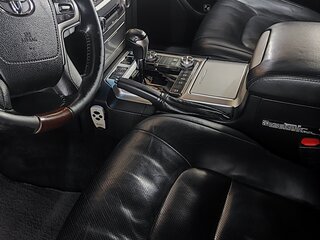 2016 Toyota Land Cruiser 200 Series Рестайлинг 2, серебристый, 6350000 рублей, вид 3