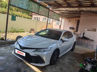 2022 Toyota Camry VIII (XV70) Рестайлинг, белый, 3333333 рублей, вид 4