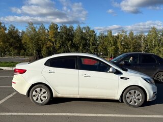 2015 Kia Rio III Рестайлинг, белый, 1000000 рублей, вид 4