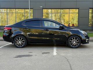 2015 Kia Rio III Рестайлинг, чёрный, 819000 рублей, вид 4