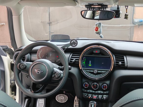 2020 Mini Hatch Cooper III (F55/F56) Рестайлинг, бежевый, 2350000 рублей - вид 12
