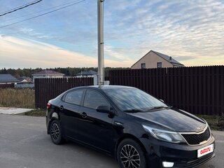 2015 Kia Rio III Рестайлинг, чёрный, 600000 рублей, вид 3