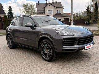 2020 Porsche Cayenne III, серый, 6100000 рублей, вид 2