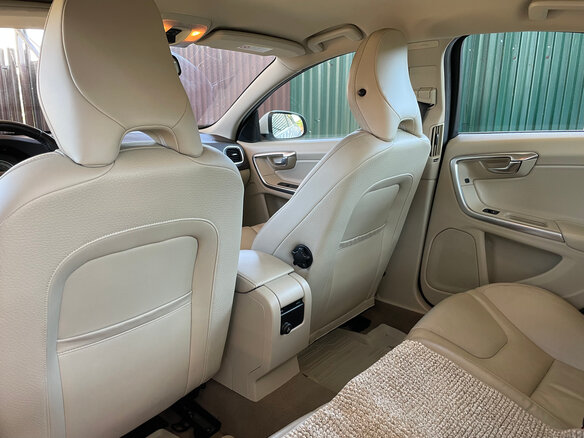 2011 Volvo S60 II, белый - вид 13