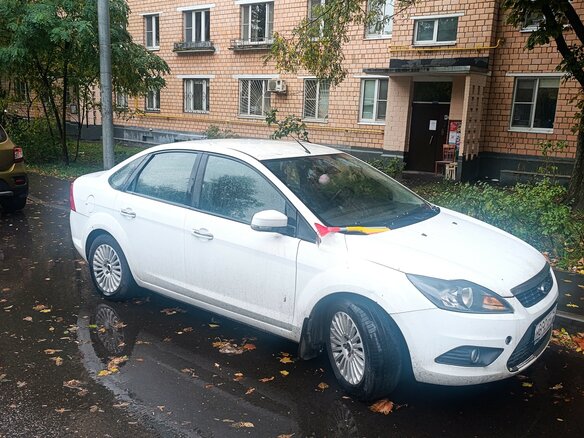 2010 Ford Focus II Рестайлинг, белый, 635000 рублей - вид 2