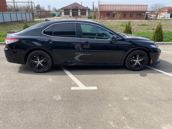 2020 Toyota Camry VIII (XV70), чёрный, 2590000 рублей - вид 5