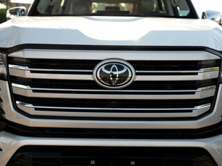 2026 Toyota Land Cruiser 300 Series, серебристый, 15700206 рублей, вид 2