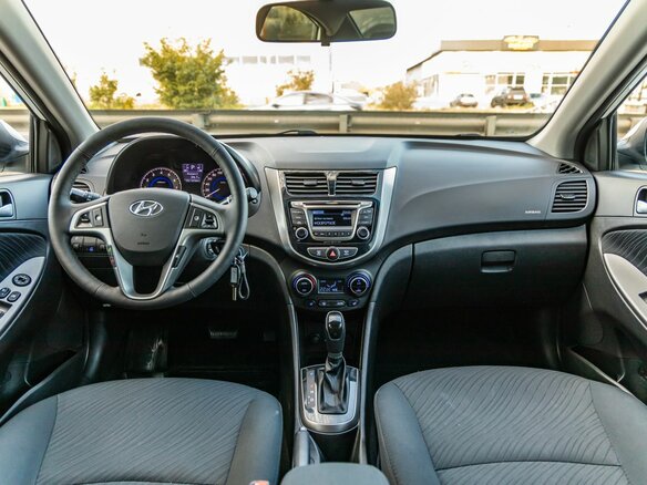 2015 Hyundai Solaris I Рестайлинг, белый, 1098000 рублей - вид 12