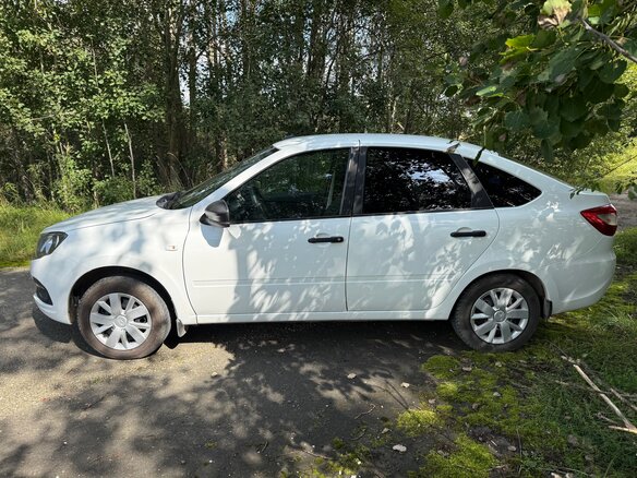 2021 Lada (ВАЗ) Granta I Рестайлинг, белый, 610000 рублей - вид 2