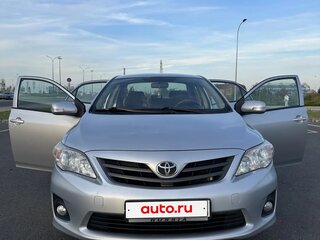 2011 Toyota Corolla X (E140, E150) Рестайлинг, серебристый, 890000 рублей, вид 3