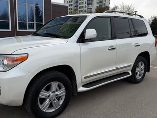2013 Toyota Land Cruiser 200 Series Рестайлинг 1, белый, 3500000 рублей, вид 5