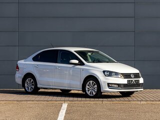 2016 Volkswagen Polo V Рестайлинг, белый, 995000 рублей, вид 3