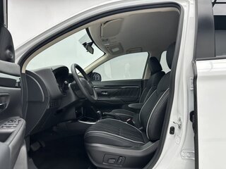 2022 Mitsubishi Outlander III Рестайлинг 3, белый, 1850000 рублей, вид 5