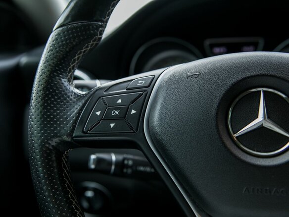 2014 Mercedes-Benz CLA 200 I (C117, X117), фиолетовый, 1420000 рублей - вид 16