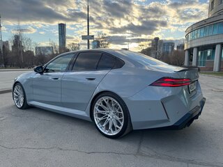 2024 BMW M5 VII (G90), серый, 17900000 рублей, вид 4