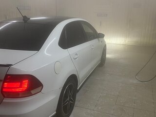 2018 Volkswagen Polo V Рестайлинг, белый, 899999 рублей, вид 2