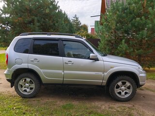 2012 Chevrolet Niva I Рестайлинг, серебристый, 530000 рублей, вид 4