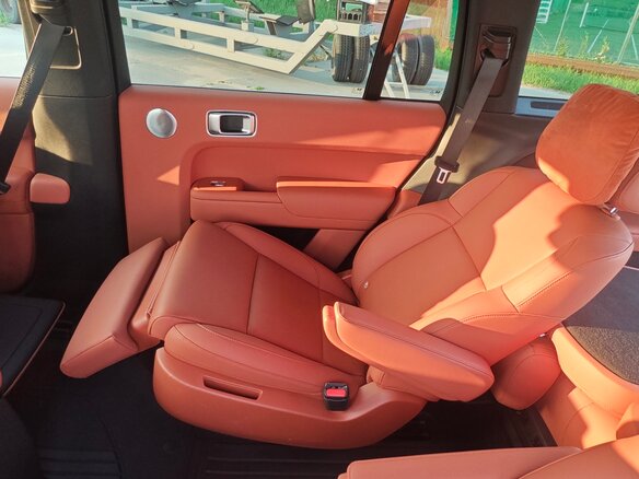 2024 Li Auto (Lixiang) L9 44.5 kWh I, чёрный, 8200000 рублей - вид 18