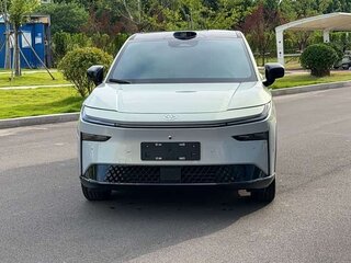 2025 Toyota bZ3X 58.3 kWh, серебристый, 2620000 рублей, вид 2