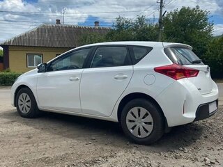 2013 Toyota Auris II, белый, 1550000 рублей, вид 2