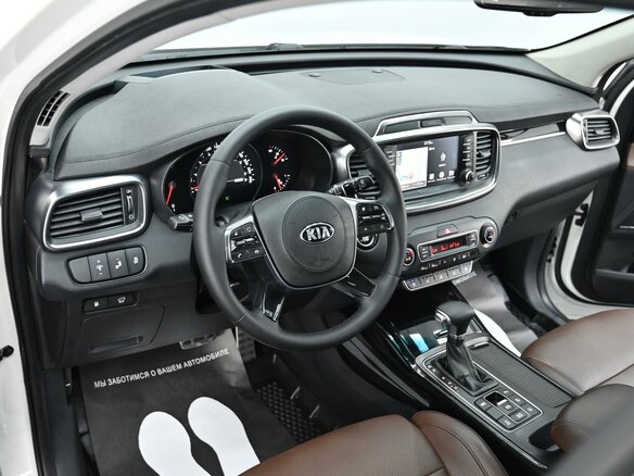 2018 Kia Sorento III Prime Рестайлинг, белый, 2505000 рублей - вид 5