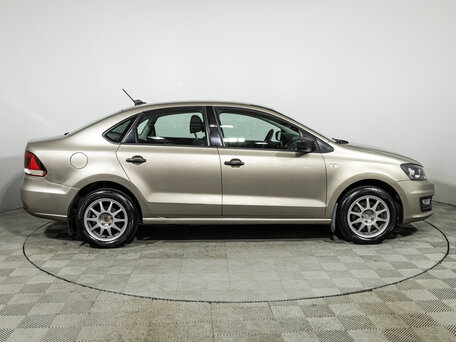2017 Volkswagen Polo V Рестайлинг, бежевый, 999700 рублей, вид 4